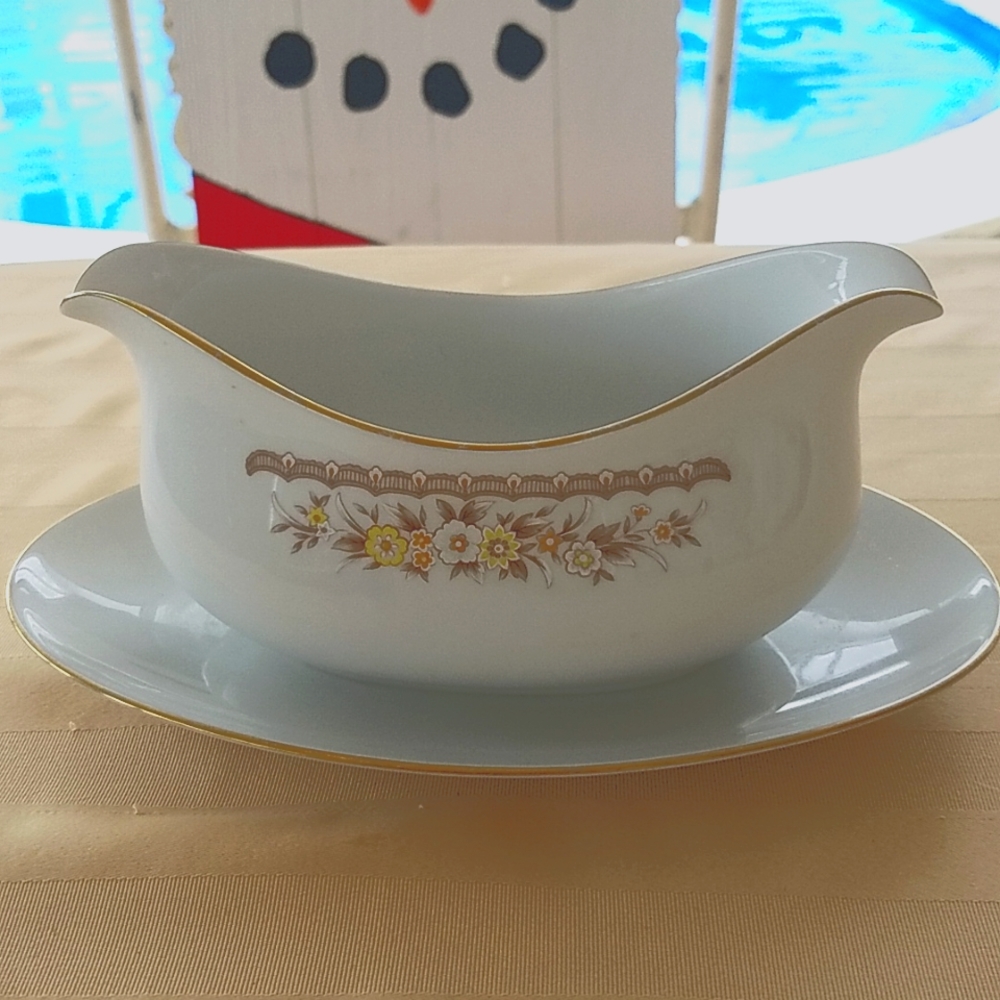 🍁Ekco International Golden Autumn Gravy Boat